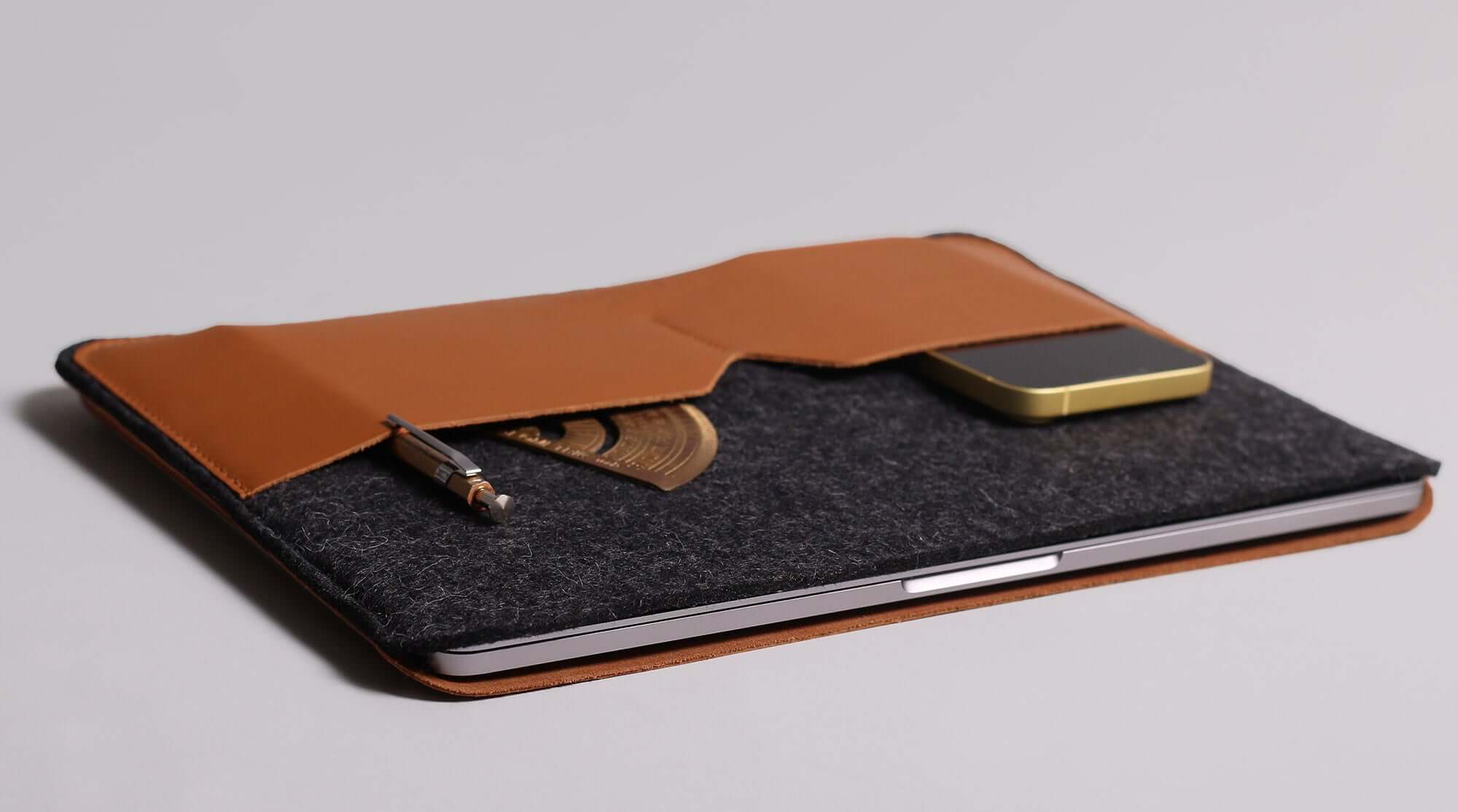 Slim leather and felt MacBook Sleeve case with front pockets
