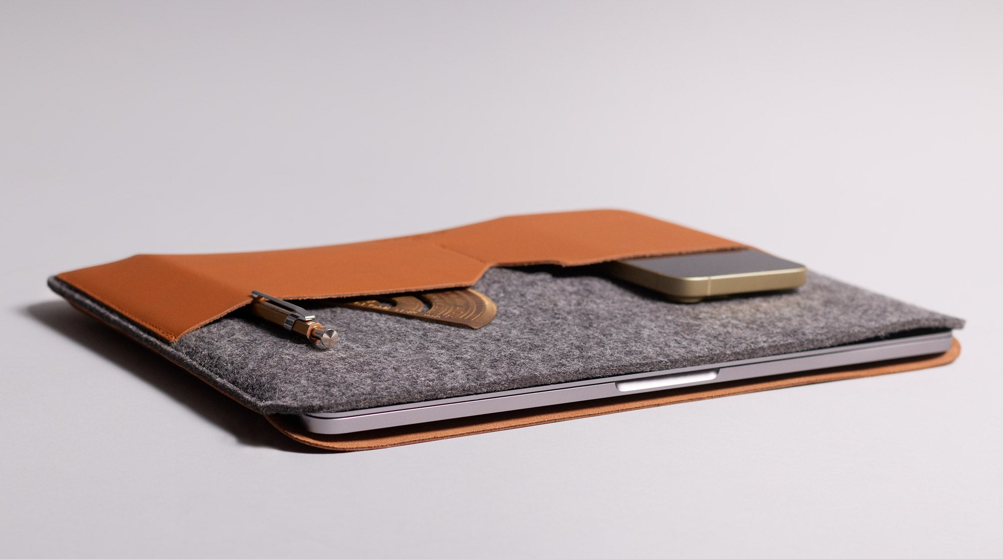 Slim leather and felt MacBook Sleeve case
