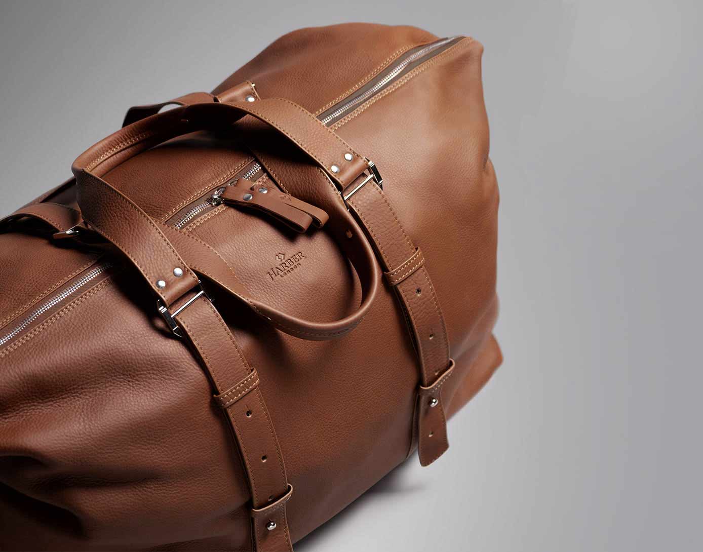Luxurious leather travel bag