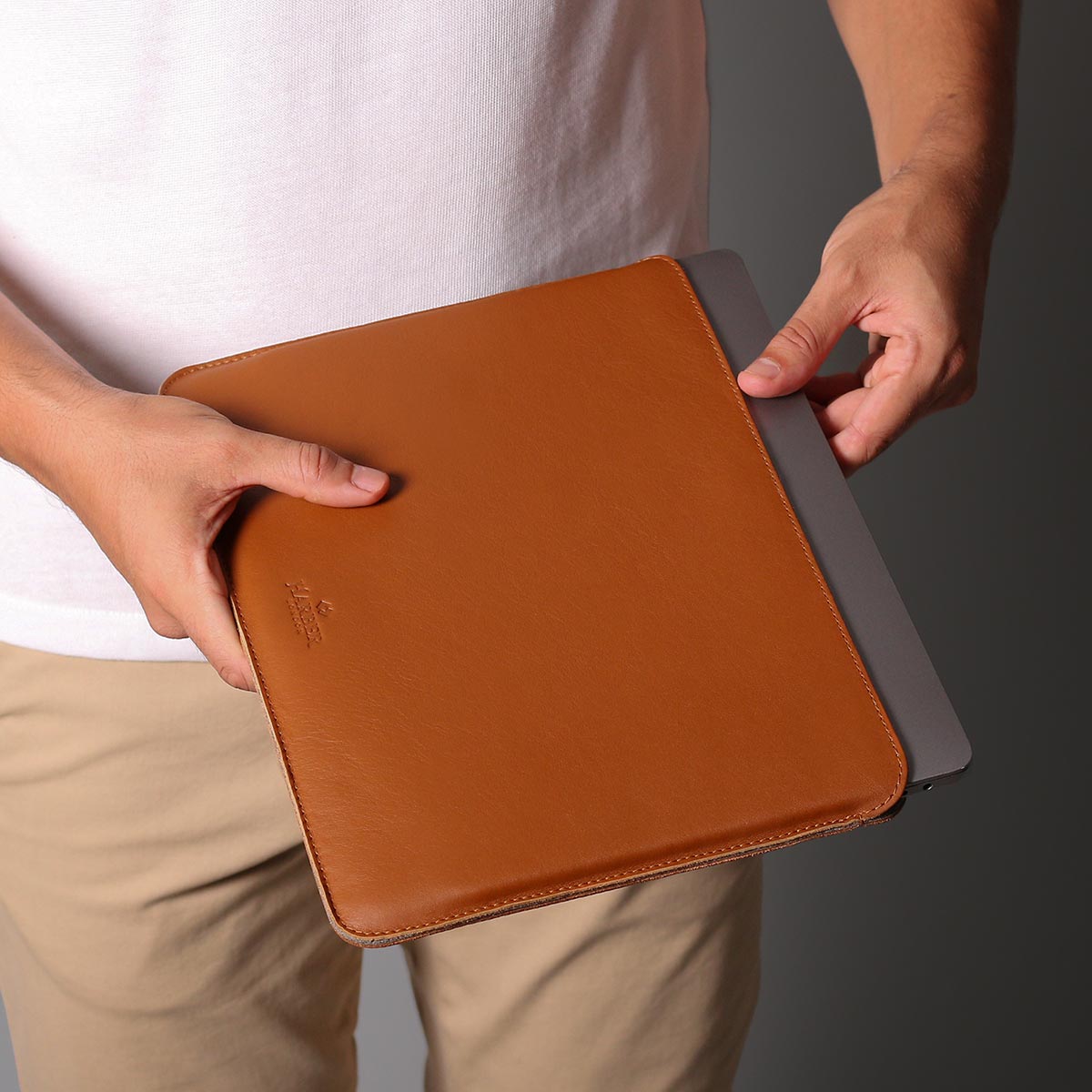 Slim leather laptop sleeve 
