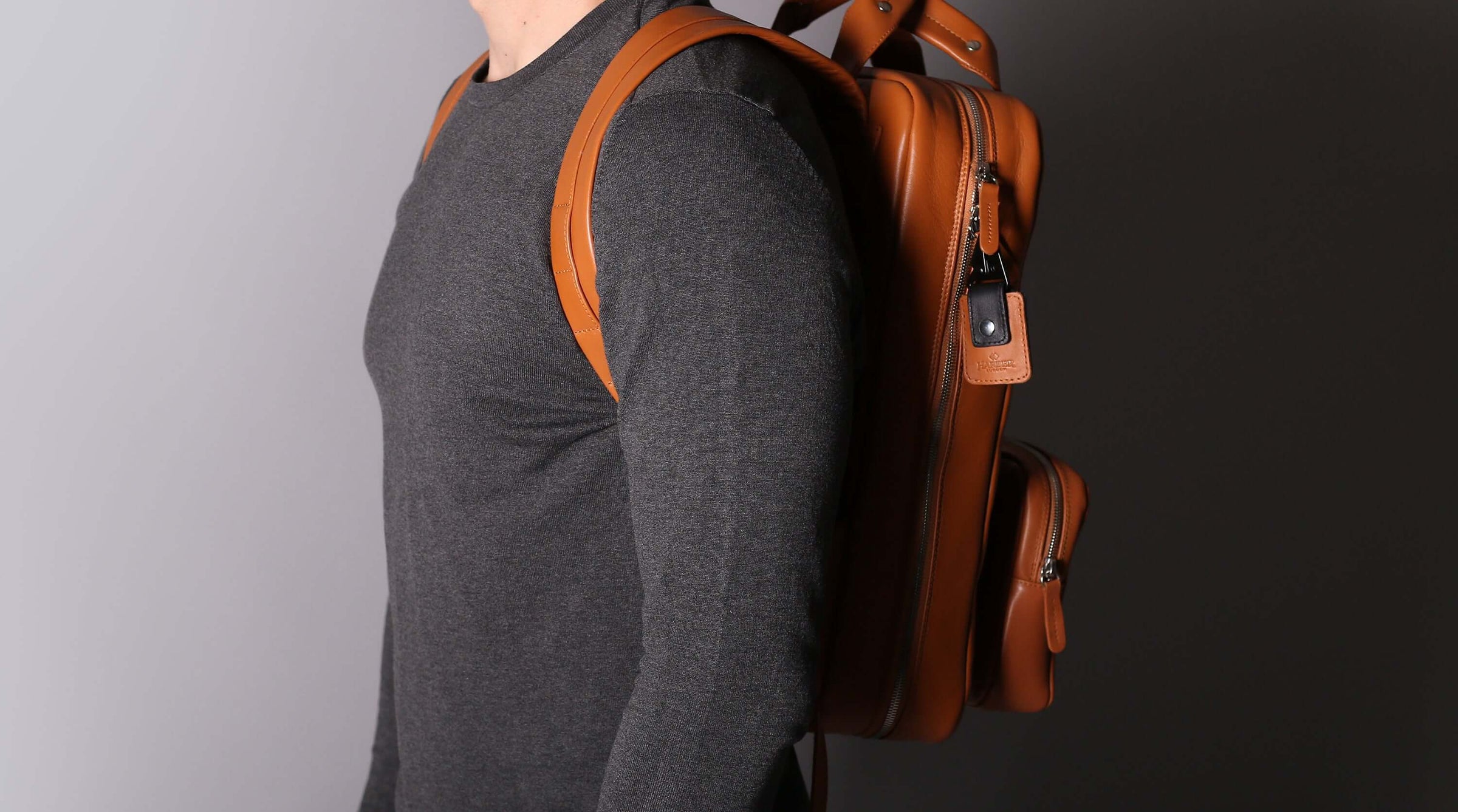 Luxurious leather cases for AirTag