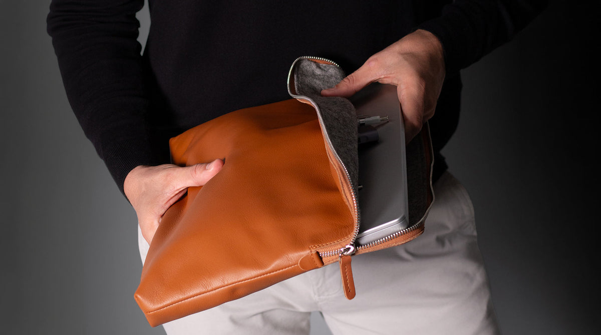 How to Choose a MacBook Sleeve: Leather, Fit and Carry Style Explained