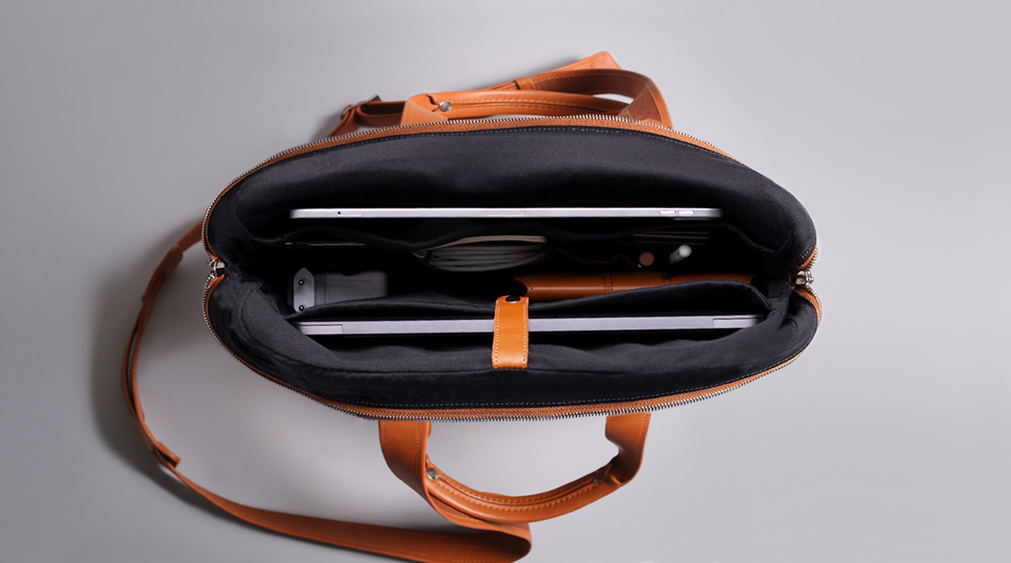 Maletín de cuero para uso diario con bolsillo exclusivo para computadora portátil y iPad