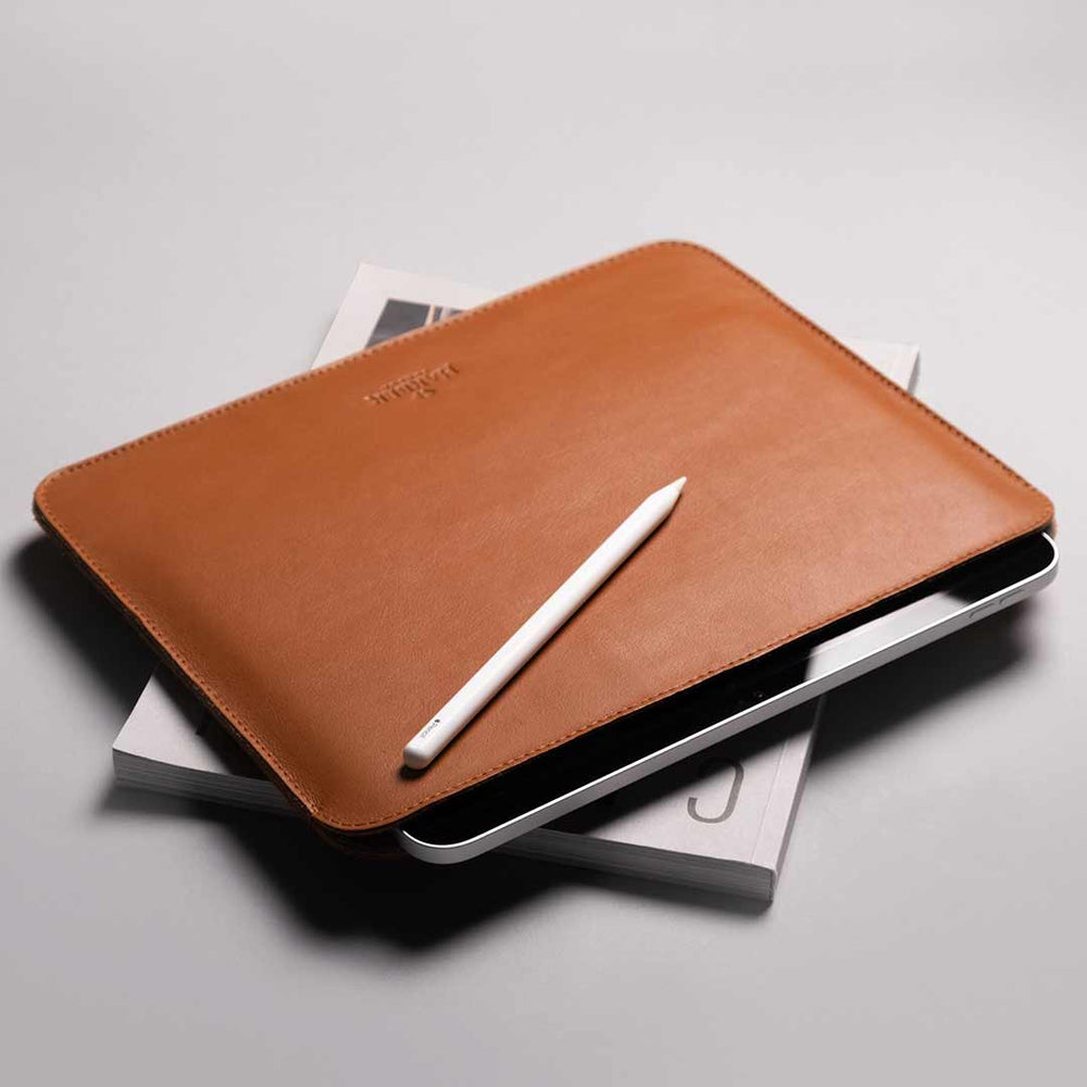 Pochettes en cuir pour iPad, MacBook et iPhone.