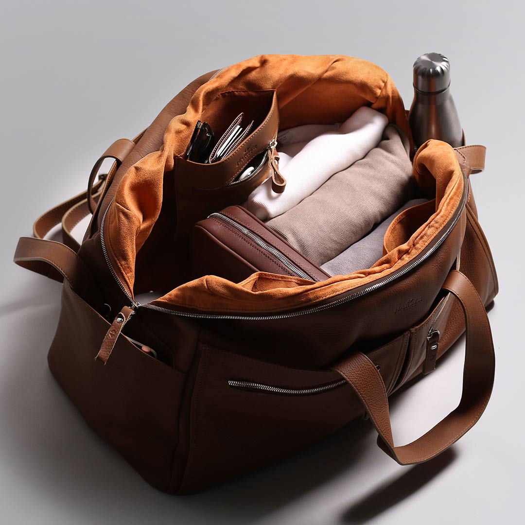 Luxurious leather gifts for travellers