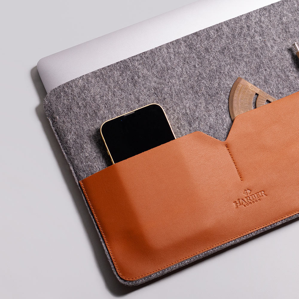 Custodia Elegante In Vera Pelle Nera Per MacBook Air 11 Pollici - Fatta A Mano Con Chiusura Magnetica
