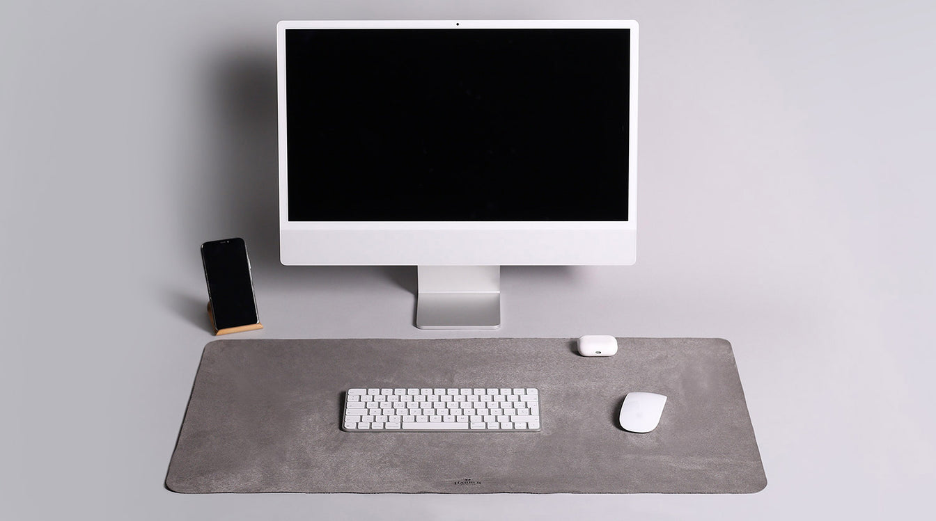Minimalist Desk Setup 