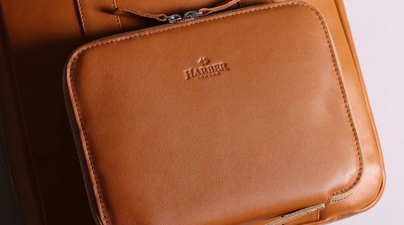 Opción de inserto frontal de Leather Nomad Organizer para mochila de cuero o maletín de trabajo.