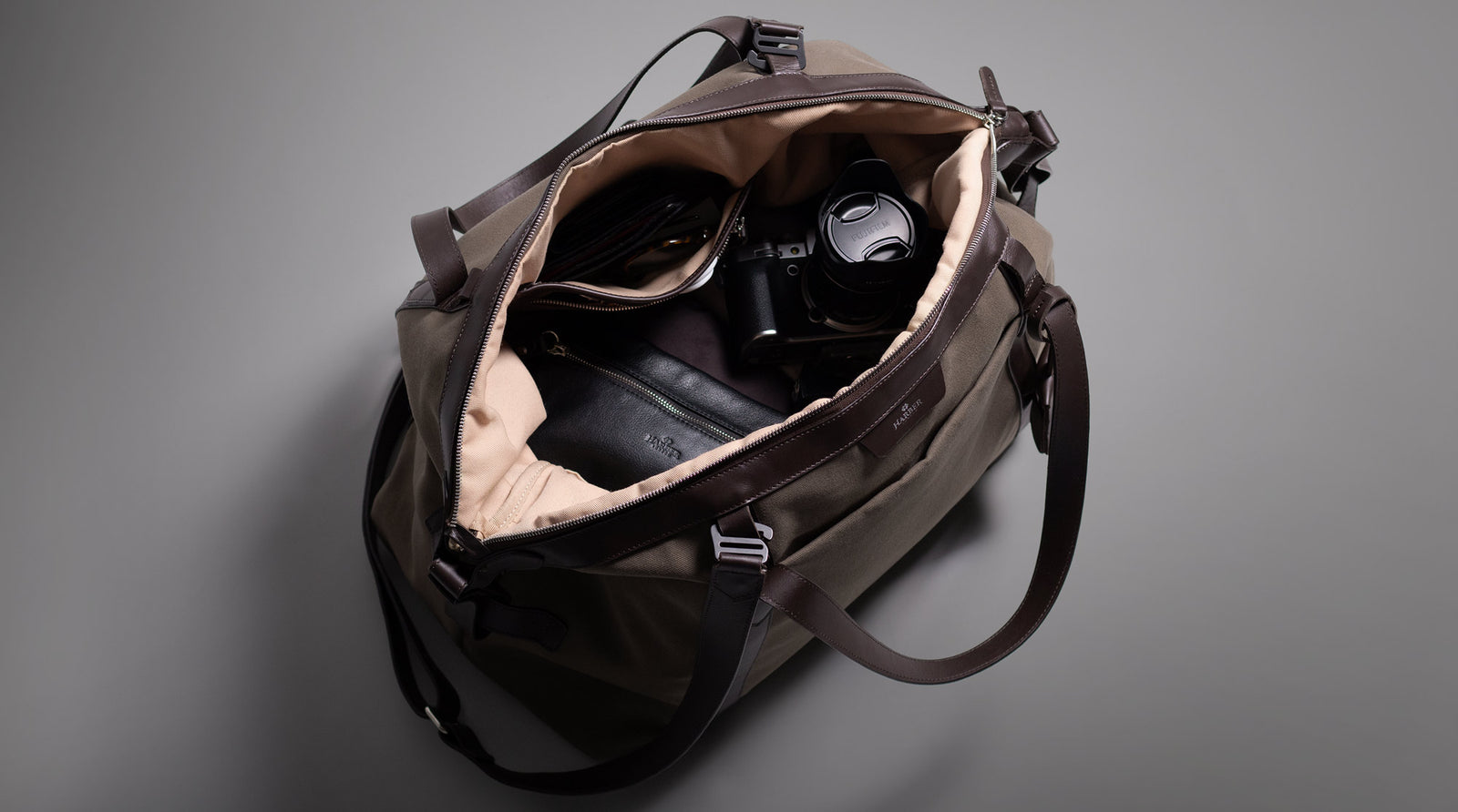 men's bags travel Leather Duffle for Men 24" & 28" Peterson Leather Duffle Classy Leather Bags * Personalize with three initials of your choice for embossing on the duffle bag * Mens duffle bag is the ultimate travel companion with ample interior space for your essentials * Large weekend bag offers padded pocket for your laptop Groomsmen Gift Toiletry Bag for