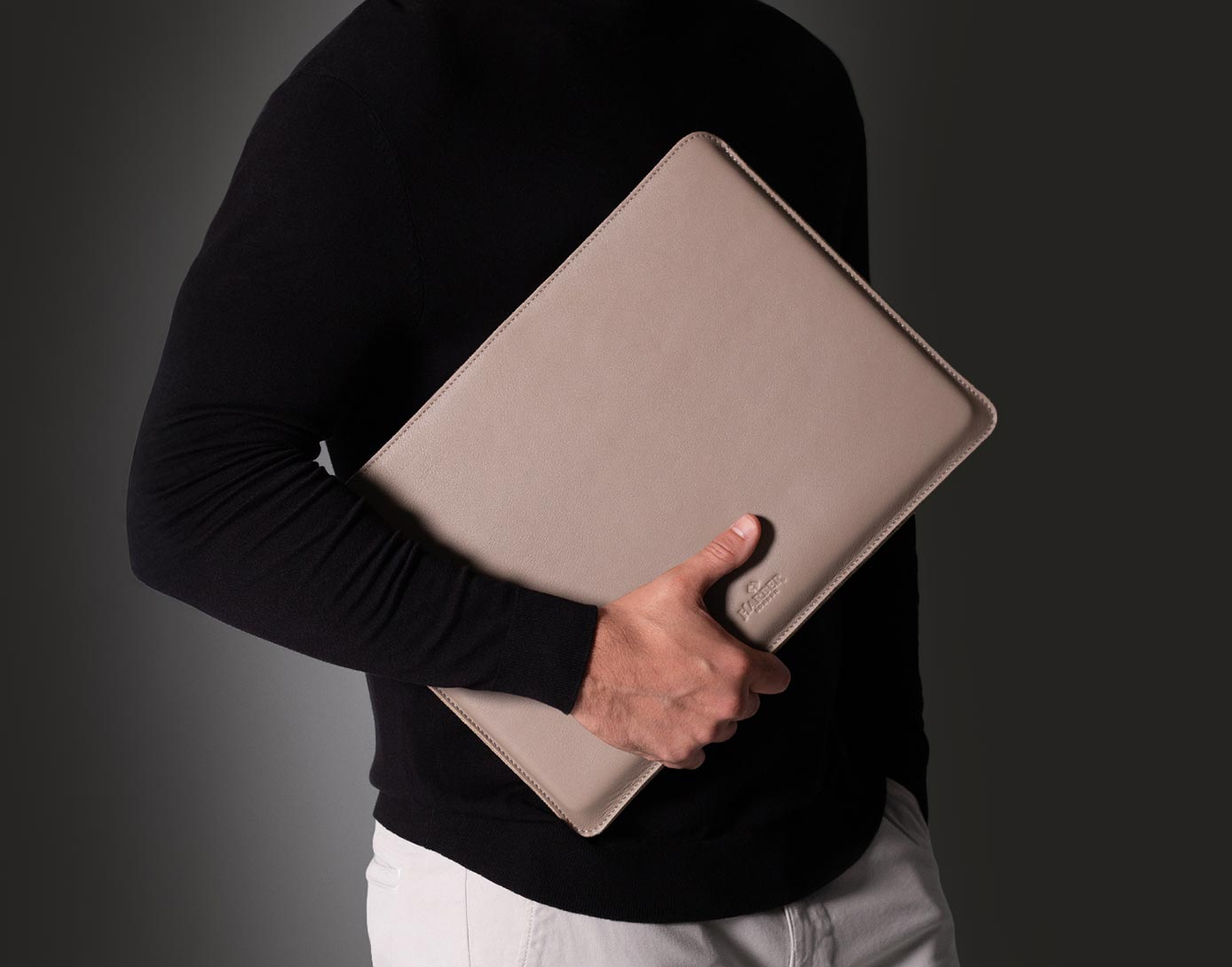 Leather Sleeves for MacBook Pro, MacBook Air, MacBook Neo and earlier models.
