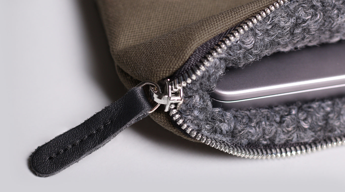 Soft & cushioned interior of the sleeve with MacBook Pro 14"