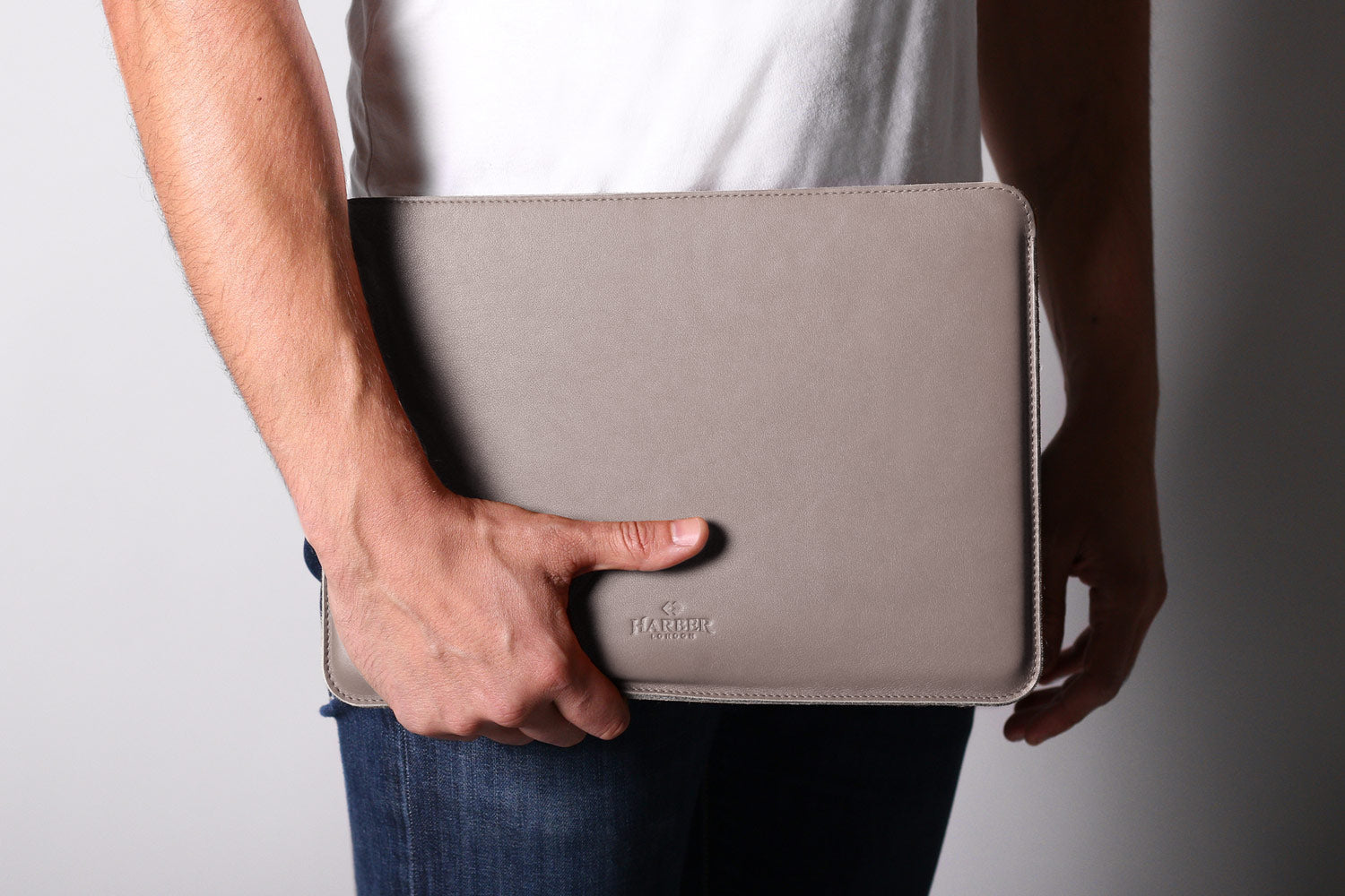MacBook Neo Sleeves & Cases: Premium Leather Laptop Sleeves