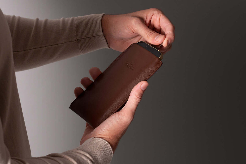  Slim Pull Sleeve Case Deep Brown