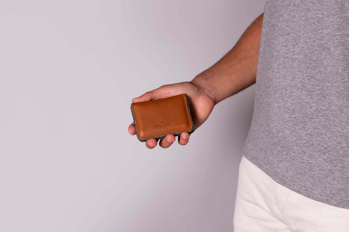  Classic - Flip Card Case Tan