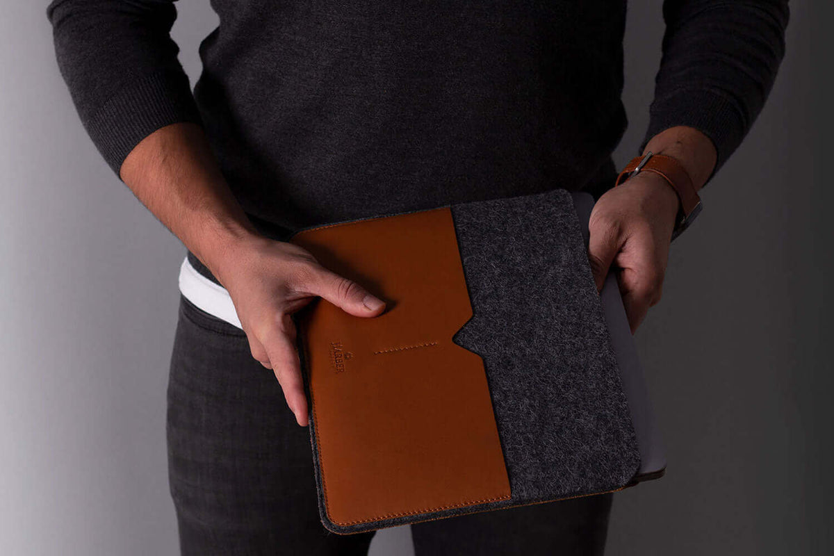 Classic - Leather MacBook Sleeve Tan