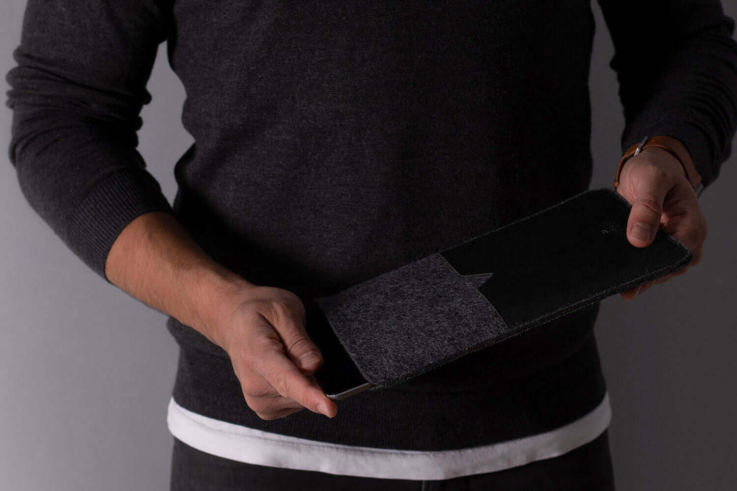 Classic – Étui en cuir pour iPad et Kindle Noir