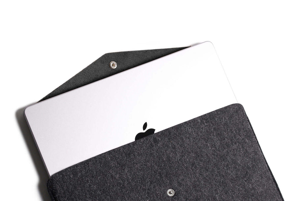 Etui enveloppe en cuir pour Macbook noir