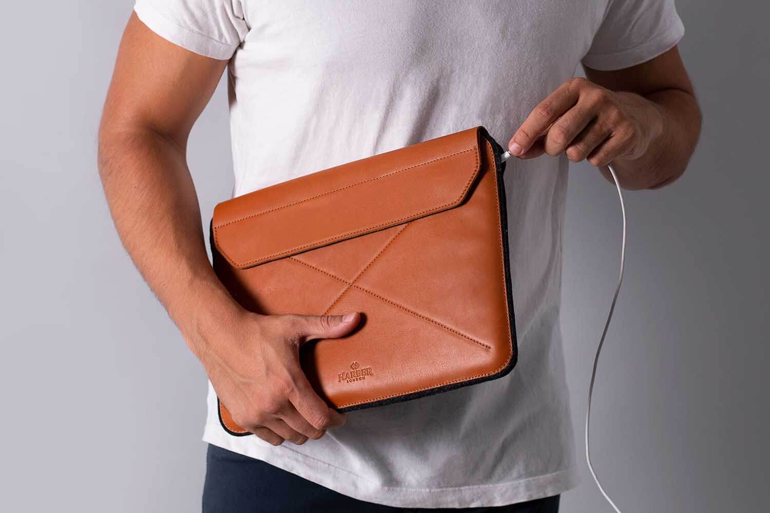 Pochette Enveloppe Magnétique Pour MacBook Tan