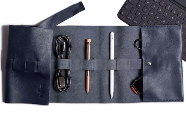 Enrouleur de cordon et d'outils en cuir, bleu marine